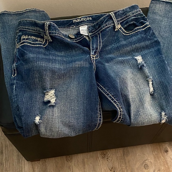 Maurices  Distressed Jeans - Picture 2 of 4